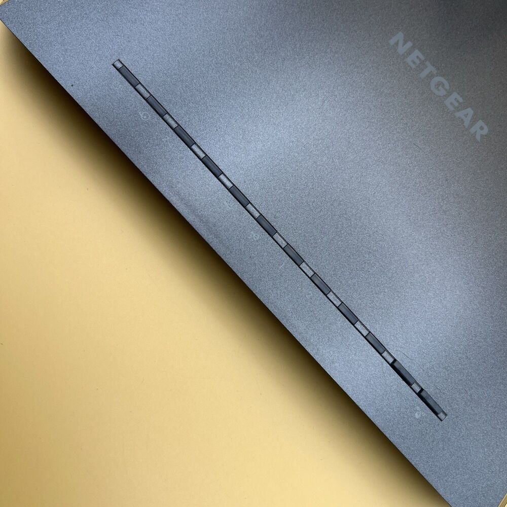 NETGEAR Nighthawk AC1900 Smart WiFi Router (R7000-100NAS)Untested No power Cord - Picture 4 of 6